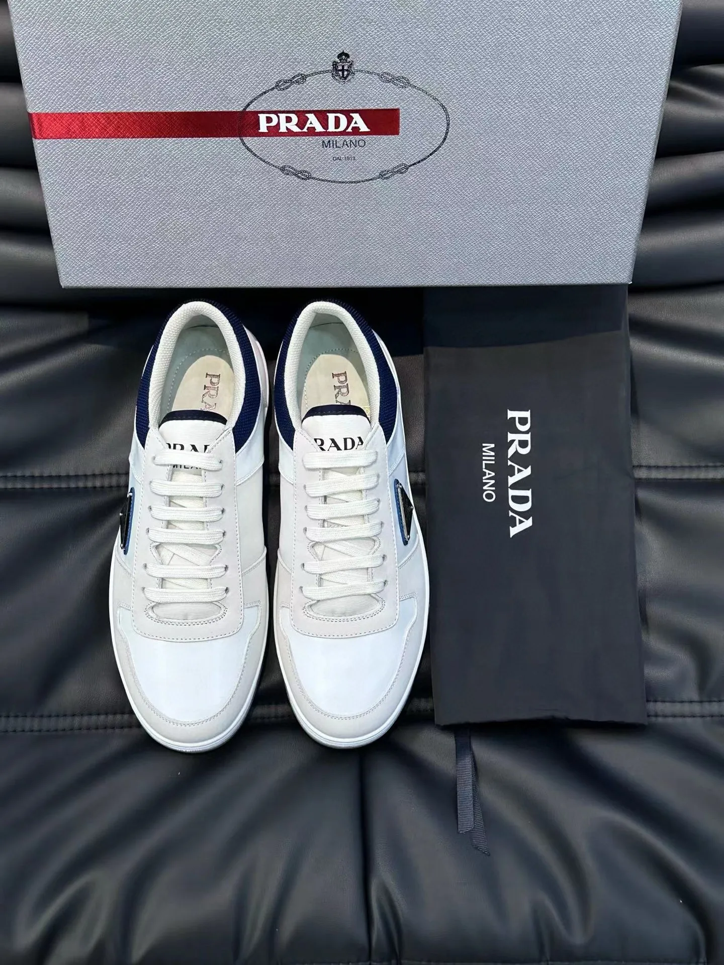 Factory price: 400💰Prada new men's leather sports shoes, the highest version on the market, any comparison is welcome🆚! The original leather has excellent texture and is super high-end! Fetal sheep net lining imported from Italy, removable pad! Luxurious materials and fine workmanship, highly recommended! Code number: 38-44, customized 45